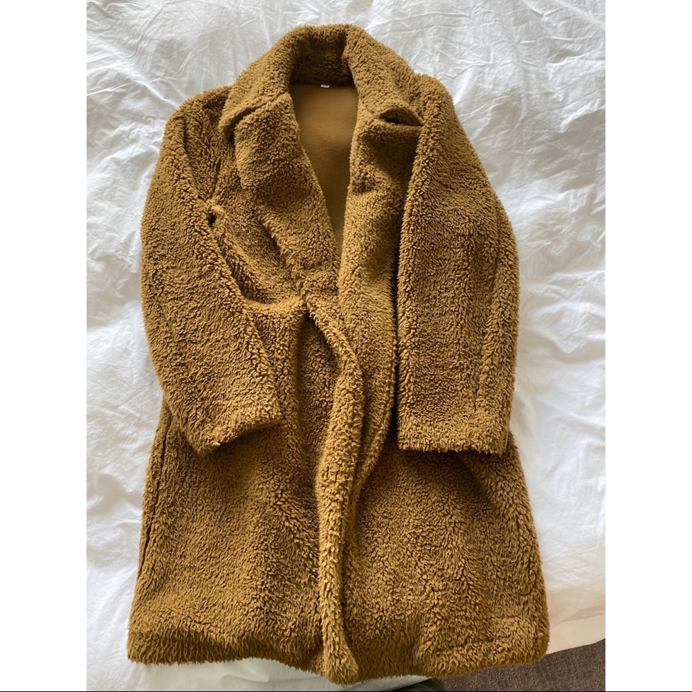 Uniqlo camel teddy coat w/ fleece lining in size L